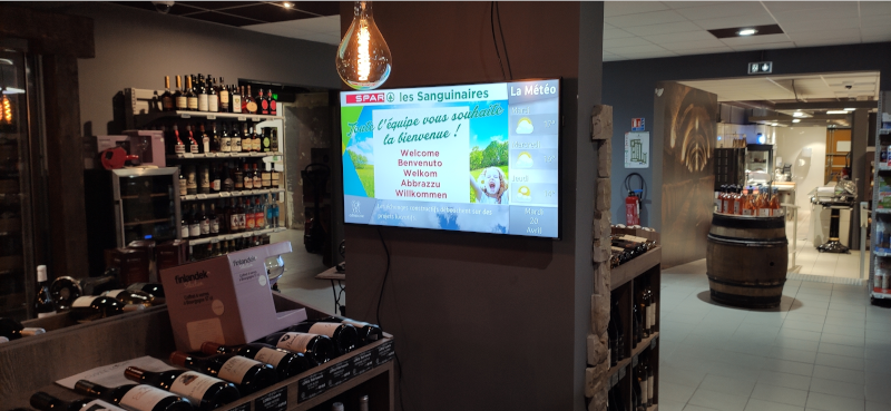 Ecran d'affichage digital en cave à vin de grande-surface