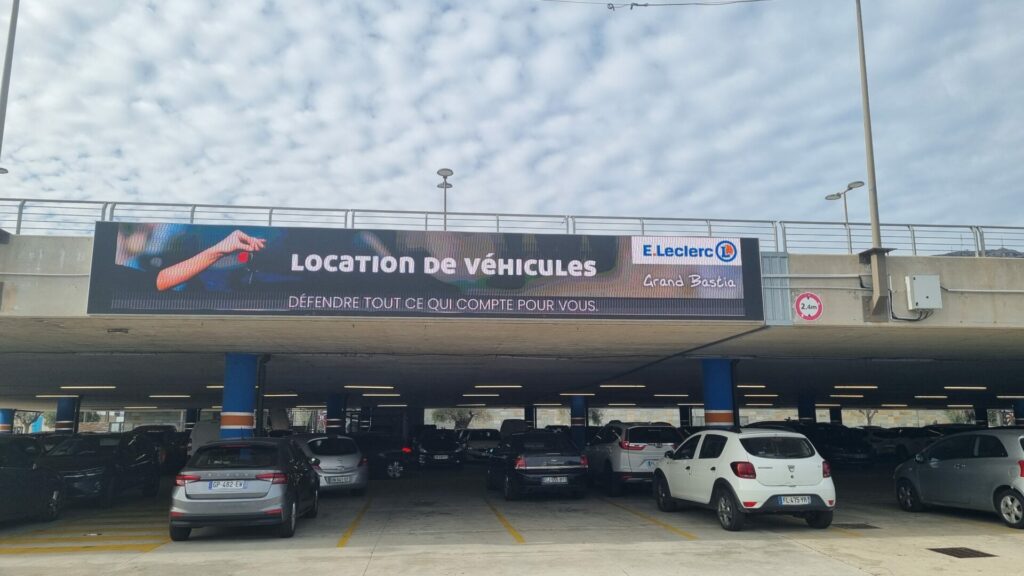 Publicité sur panneau